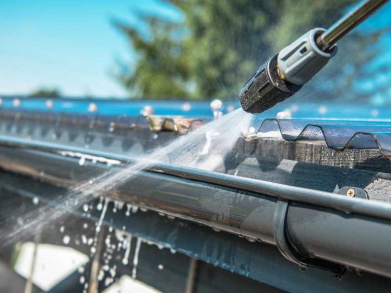How Much Do Companies Charge to Clean Gutters?